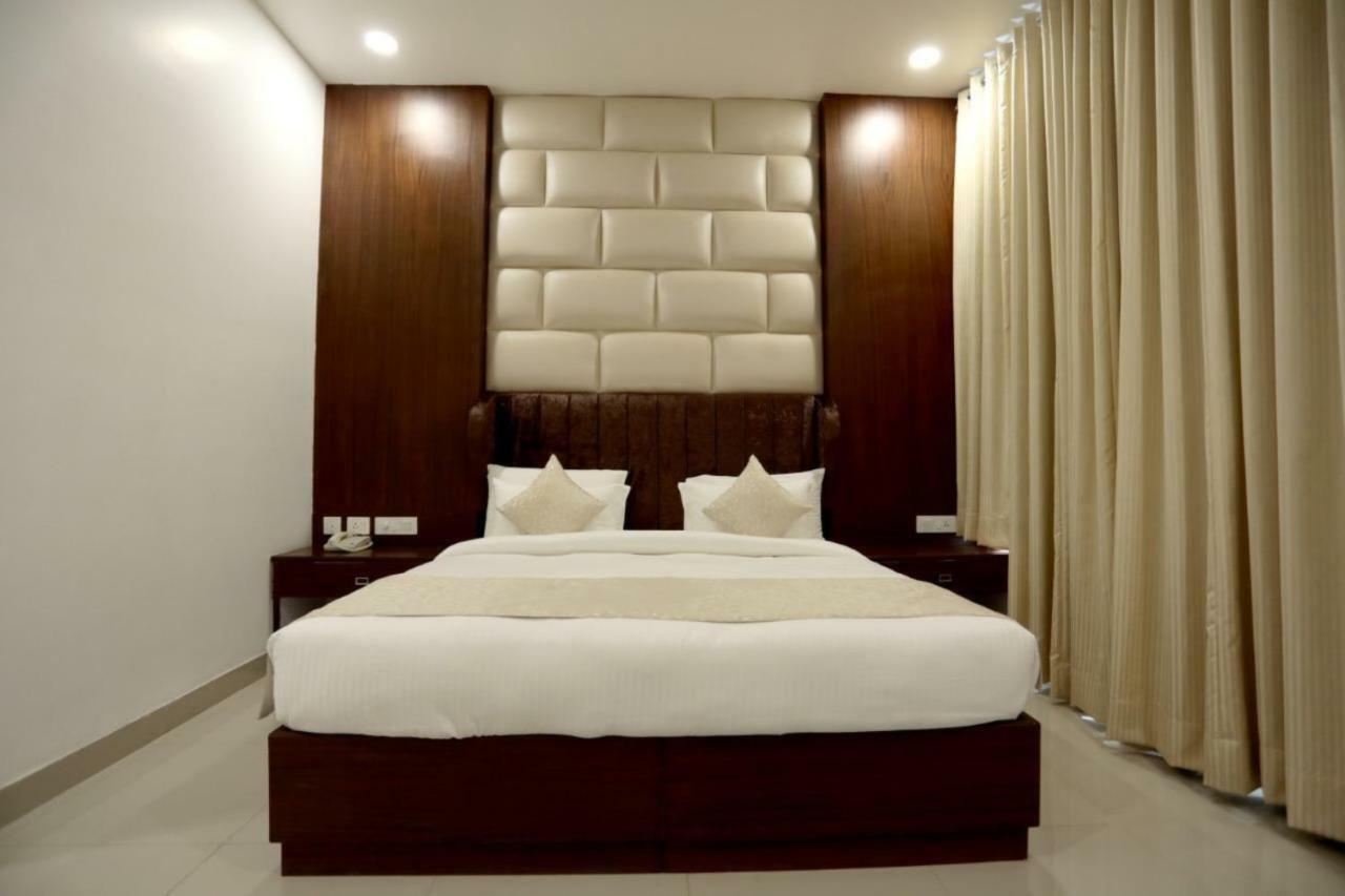 Royal Imperio Hotel Faridabad Exterior photo