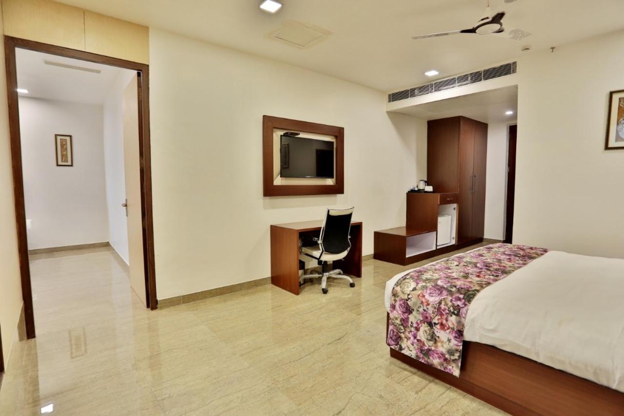 Royal Imperio Hotel Faridabad Exterior photo